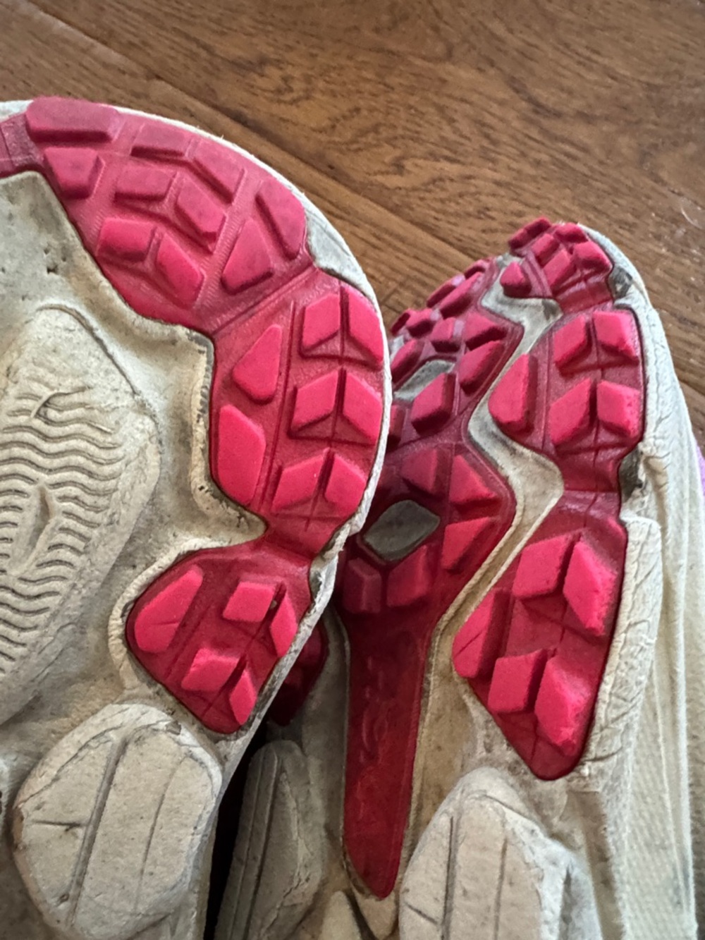 Womens Gore Tex Hoka Challenger waterproof - Picture 5 of 5